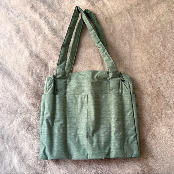 BAGGU Handbags - NWT BAGGU Small Cloud Carry-On Bag Seafoam